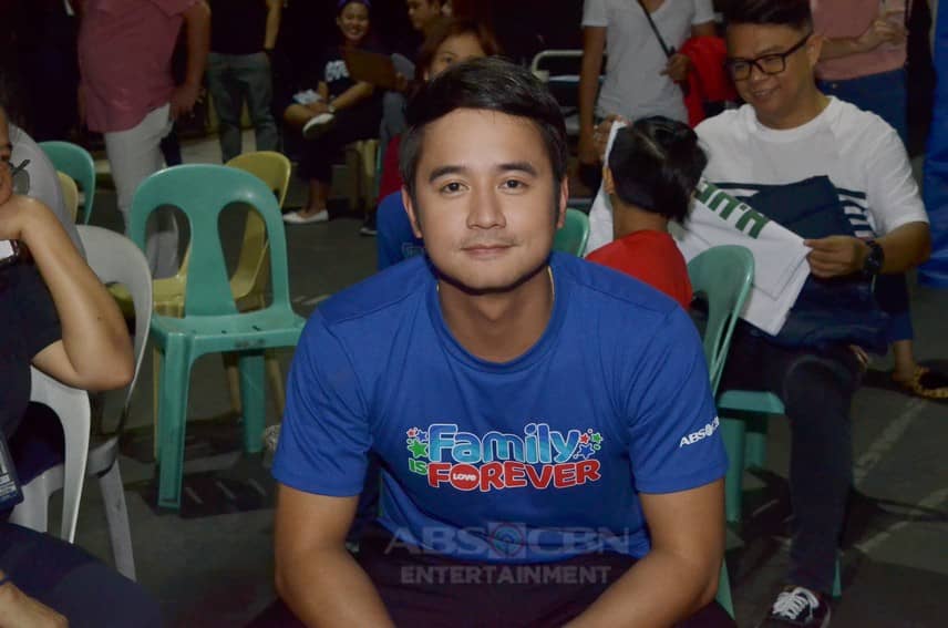 Pamilya Ko cast in Christmas station ID