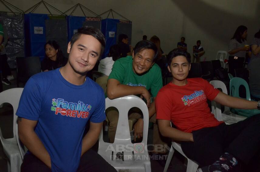 Pamilya Ko cast in Christmas station ID