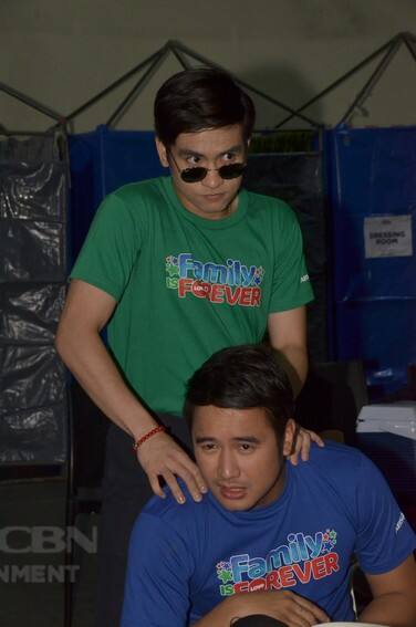 Pamilya Ko cast in Christmas station ID