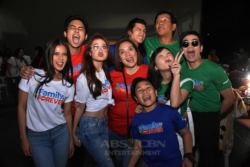 Pamilya Ko cast in Christmas station ID