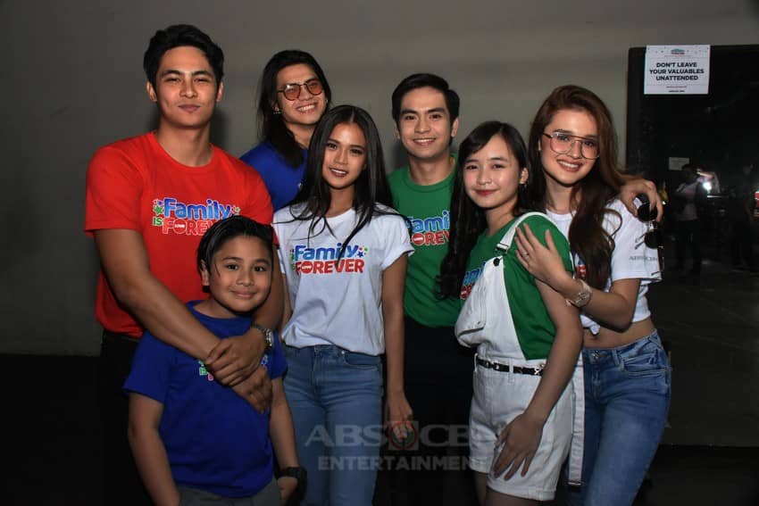 Pamilya Ko cast in Christmas station ID