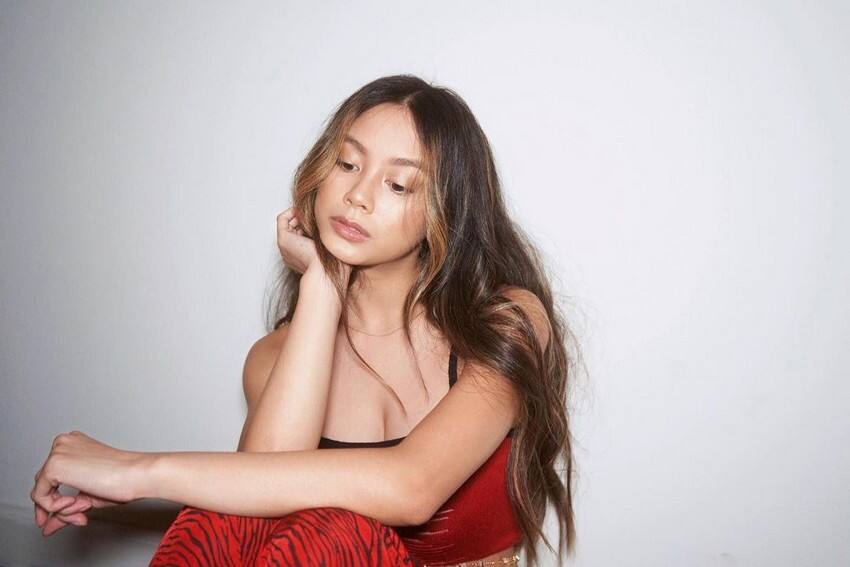 Ylona Garcia sun-kissed