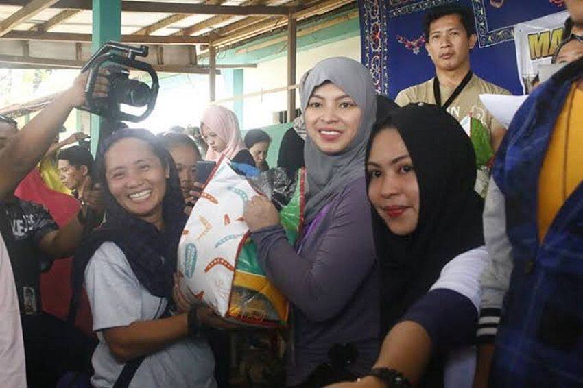 Real-life ‘Darna’: Photos of Angel Locsin showing act of kindness over the years