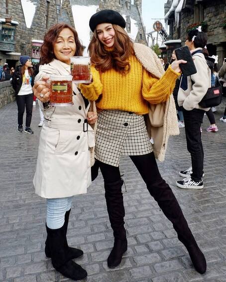 Like Mother, like daughter! Arci Muñoz with her lovely Mom