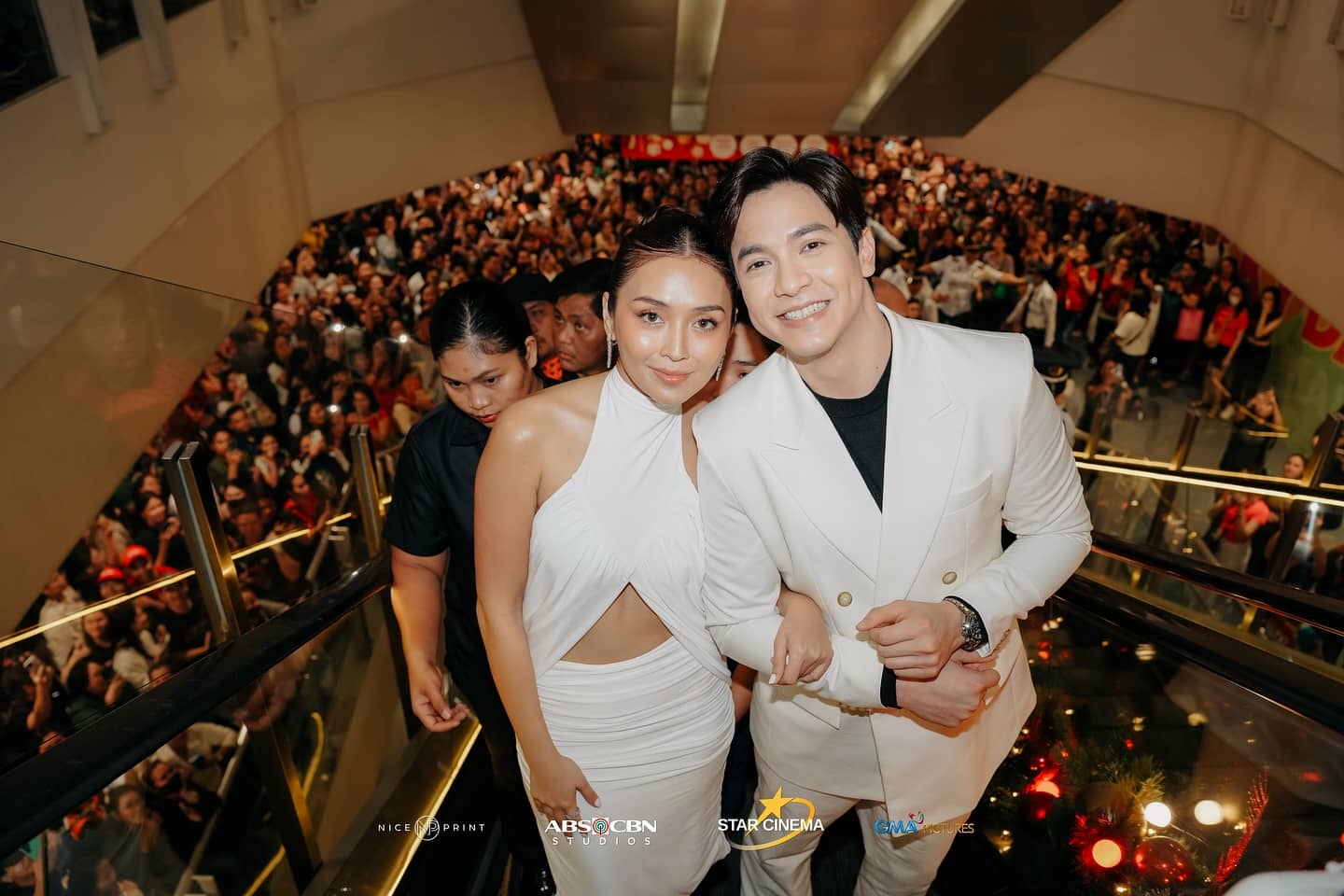 Stars pour all-out support for Kathryn, Alden in 'Hello, Love, Again' world  premiere night | ABS-CBN Entertainment