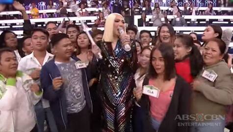 Everybody Sing: Vice Ganda, niyakap ang Taal survivors matapos magwagi ng jackpot prize Image Thumbnail