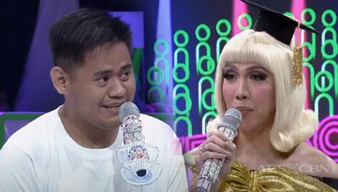 Everybody Sing 2023: Vice Ganda, masayang nakipagbiruan sa 2023 college graduates Image Thumbnail