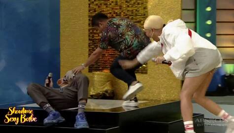Vhong, biglang nahulog sa stage! | It’s Showtime  Image Thumbnail