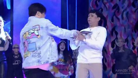 MC at Lassy, nagkaroon ng mainit na dance showdown! | It’s Showtime Image Thumbnail