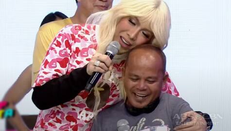 Vice Ganda, masayang nakipagkwentuhan sa tricycle driver na si Kuya Arnel | It’s Showtime