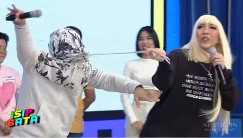 Vice Ganda, nakatuwaan ang suot na jacket ni Jhong | It’s Showtime 
